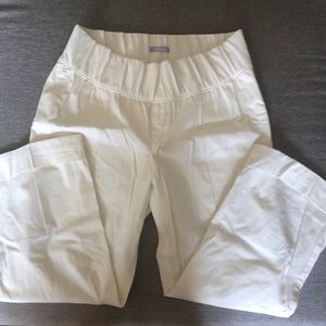 White gap maternity crop pants. Stretch and wide leg.